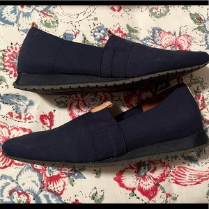 L’Amour Des Pieds Navy slip-ons. Never worn.